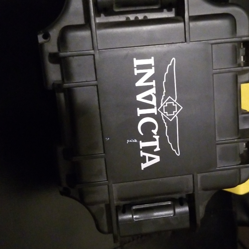 Invicta Lupah - Picture 2 of 2